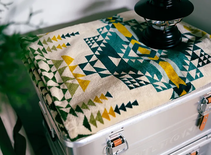 肌寒い時間に使っているPENDLETONのブランケット