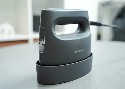 洋服ケアはブラシと衣類スチーマーで簡易洗濯 Panasonic NI-FS70A