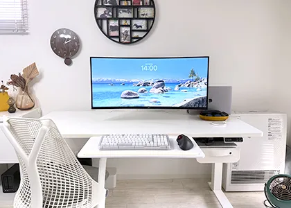 在宅ワークのPCデスク環境を写真で紹介｜WindowsとMacの使い分け・愛用品